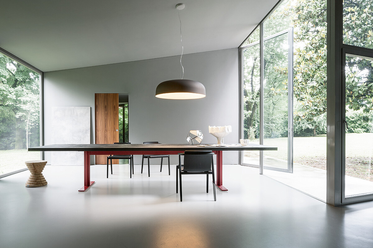Minimalistiskt, elegant bord, stolar och inredning från Lema